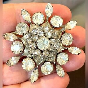 Vintage 1950s Silver Tone Faceted
Prong Set Crystal Floral Burst
Brooch Pin